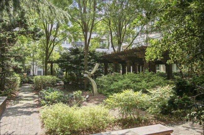 Building Photo - 1850 Cotillion Dr