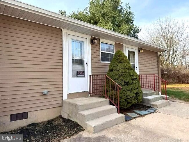 Primary Photo - 19 Walnut St