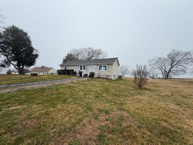 Building Photo - Waterfront Gem with amazing views!