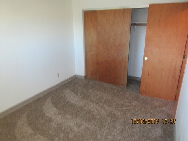 Building Photo - (917) 27th Street Duplex - 2 Bedroom / 1 Bathroom - Albany Duplex ***PET FRIENDLY