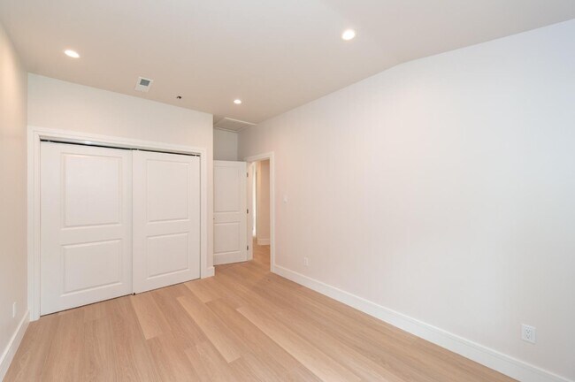 Building Photo - 9 Odell Pl