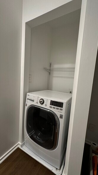Building Photo - 548 S 54th St