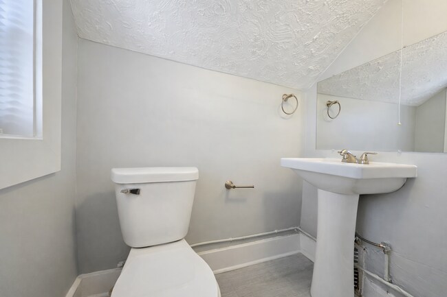Building Photo - Remodeled two bedroom gem!