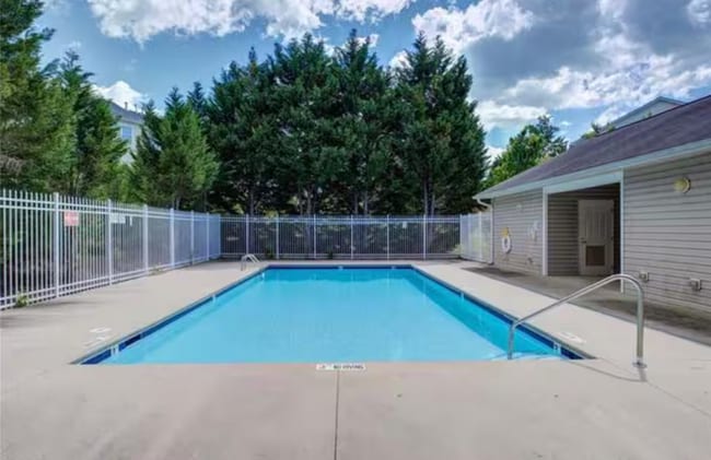 Building Photo - Beautiful 3 bedroom, 3 1/2 bathroom townhome in Tarrant Trace