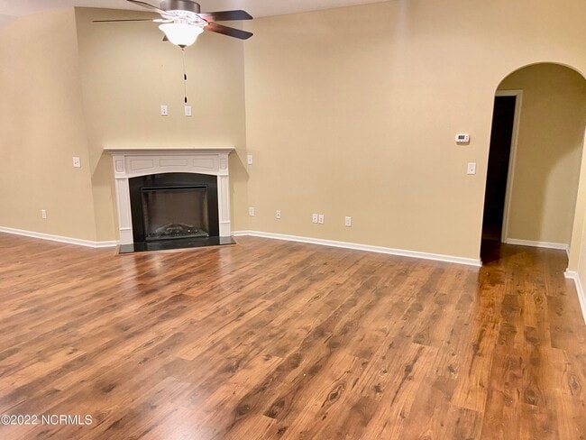Building Photo - 713 Kiesee Dr