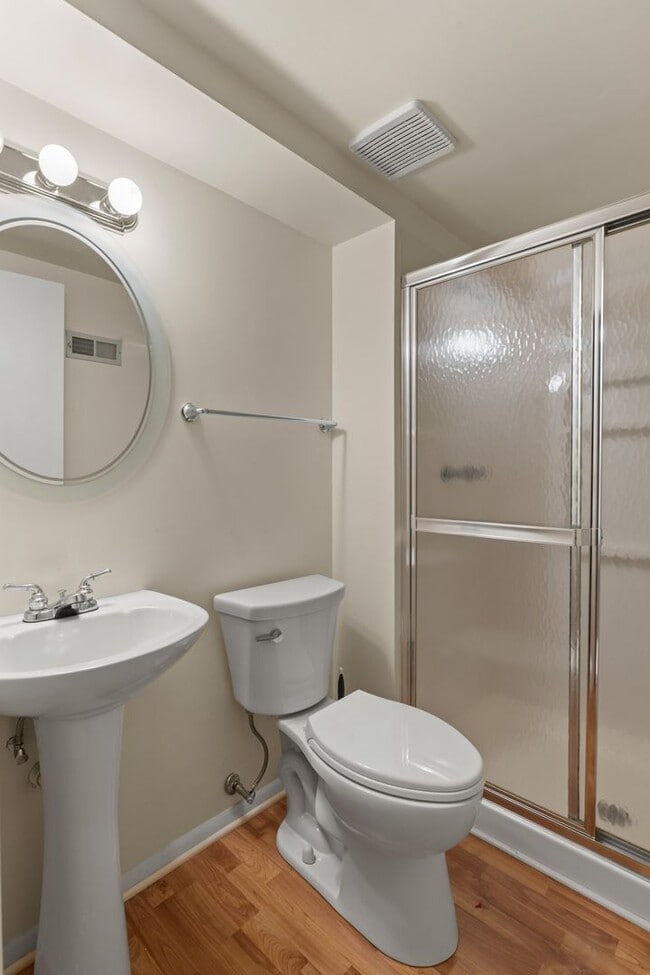 Building Photo - 1620 Dahlia Ct