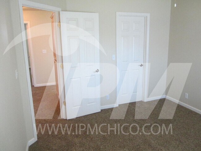 Building Photo - 583 Morgan Dr