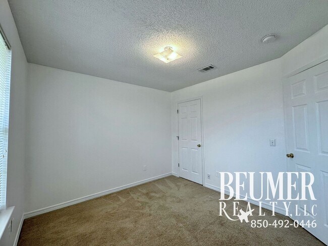 Building Photo - Fantastic Located Home Near NAS for Rent