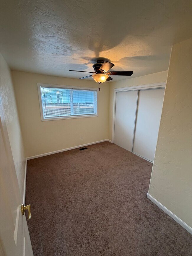 Building Photo - Must See 3 Bedroom with Fenced Yard!