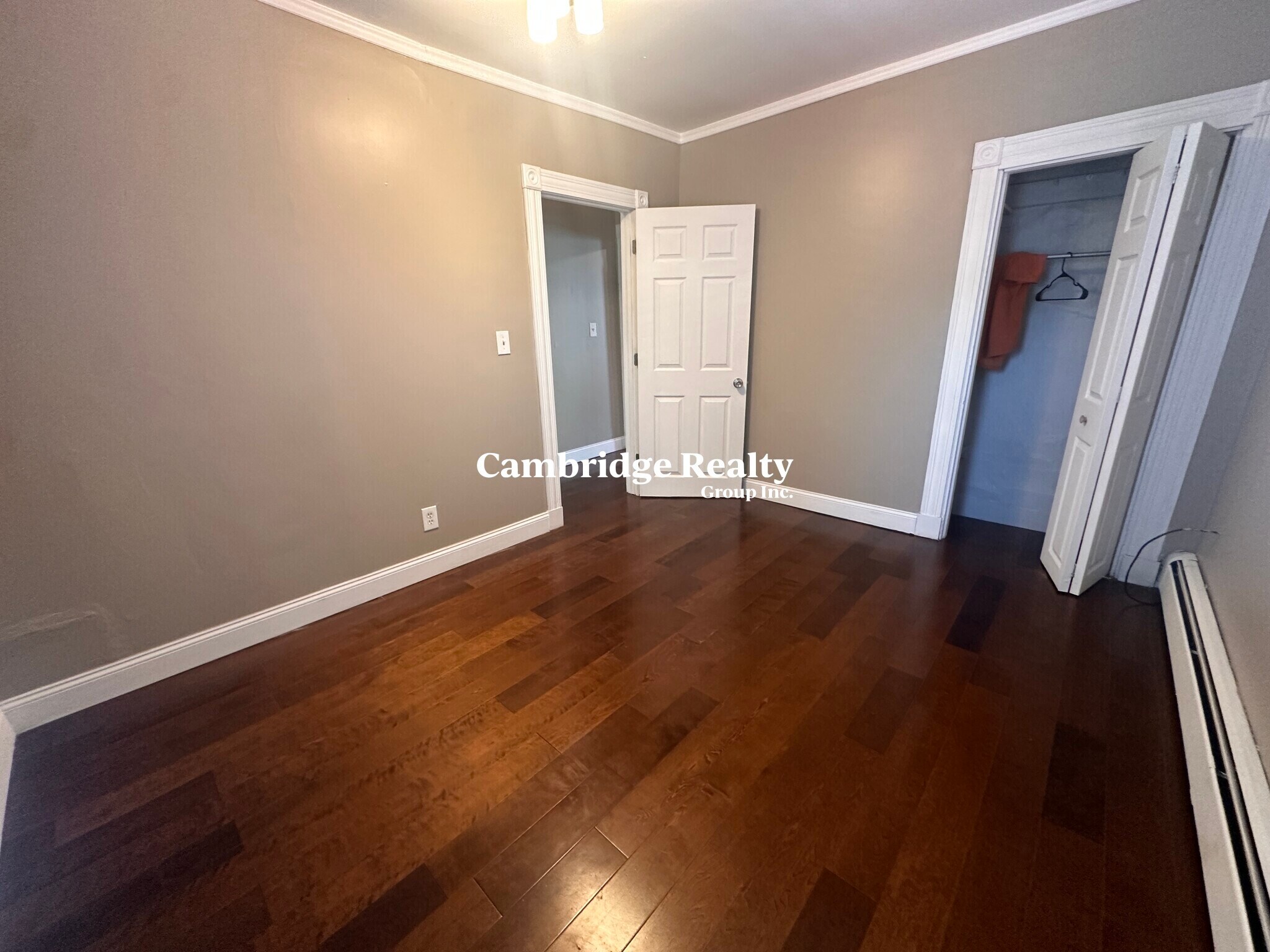 Building Photo - 20 Linden St