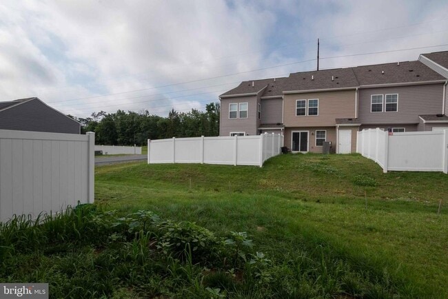 Building Photo - 15 PITCH PINE Ct