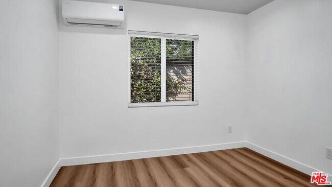 Building Photo - 15559 Three Palms St