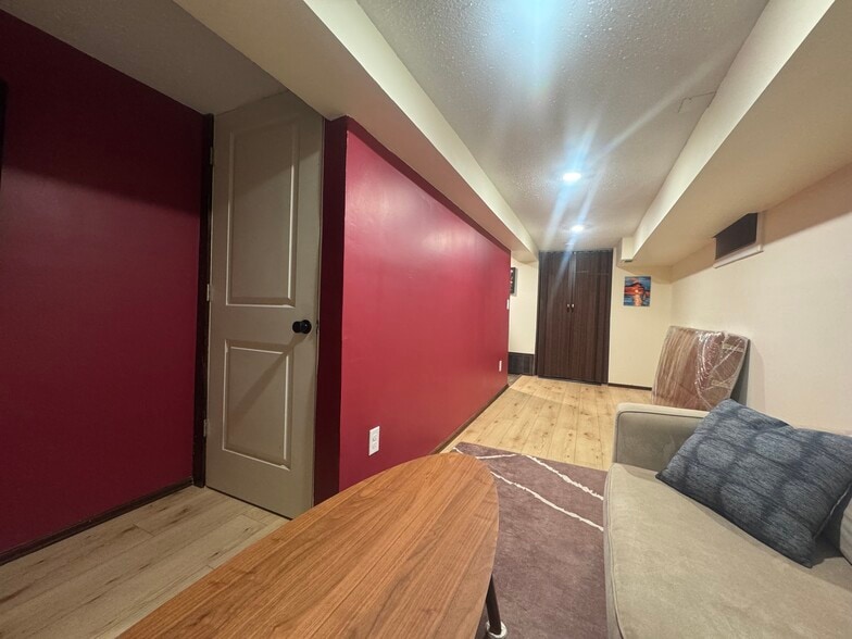 Building Photo - 603 Lexington Pky N