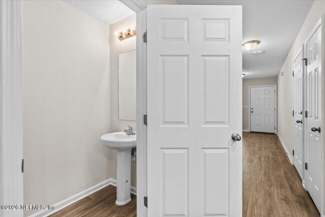 Building Photo - 8206 Halls Hammock Ct