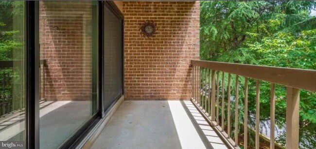 Building Photo - 11305 Commonwealth Dr