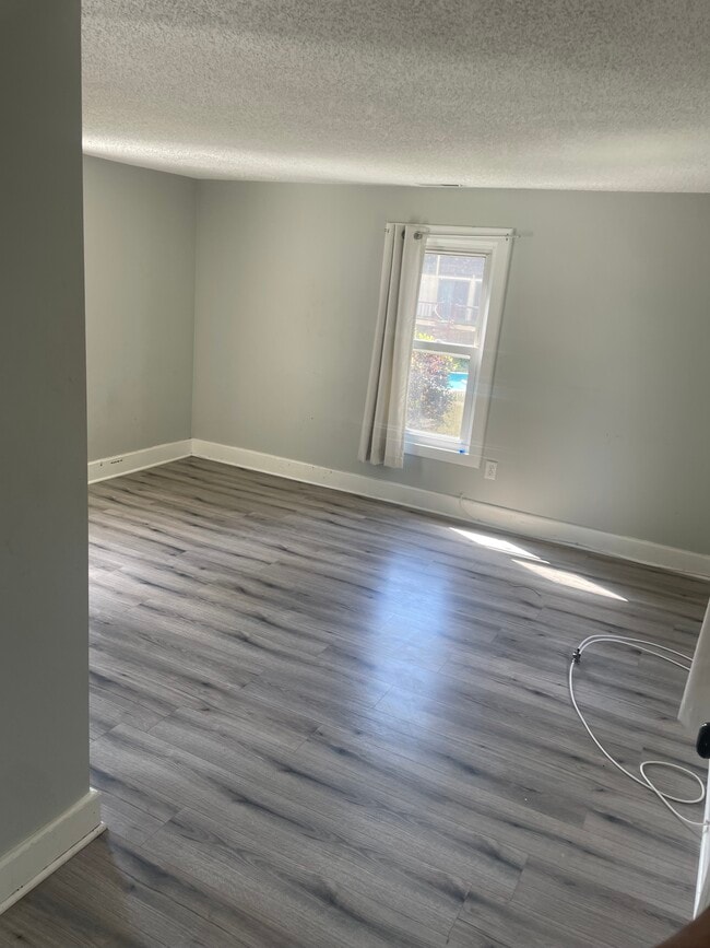 Building Photo - 1015 N Main St