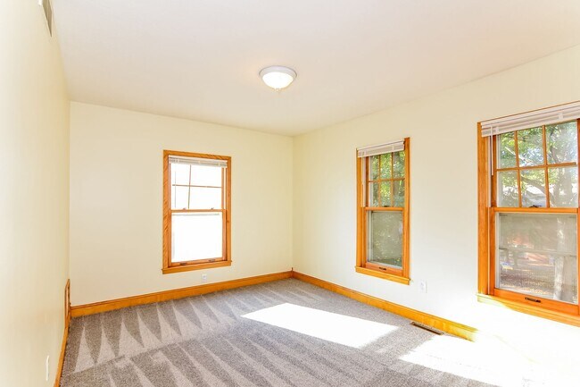 Building Photo - 440-442 4th Street NE