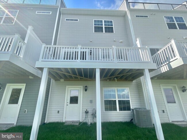 Building Photo - 2264 Marcy Dr