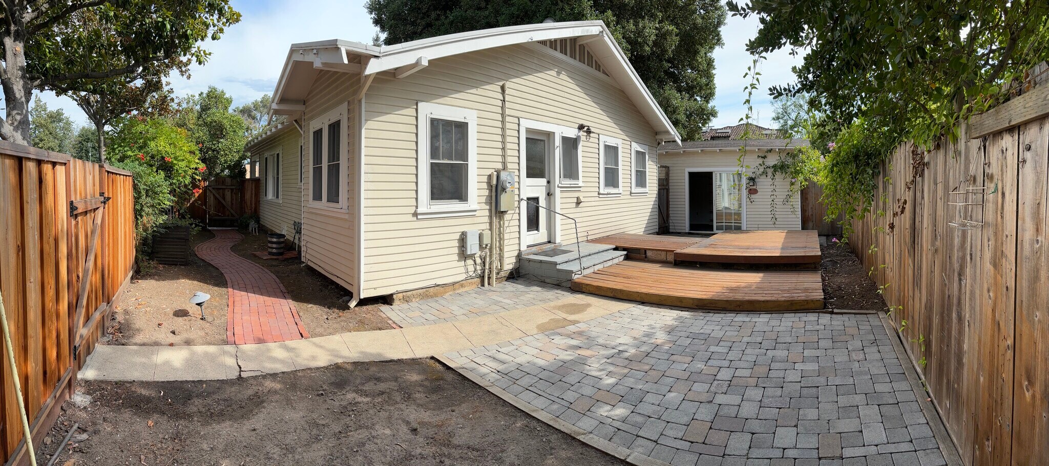Backyard with converted garage - 671 Kingsley Ave