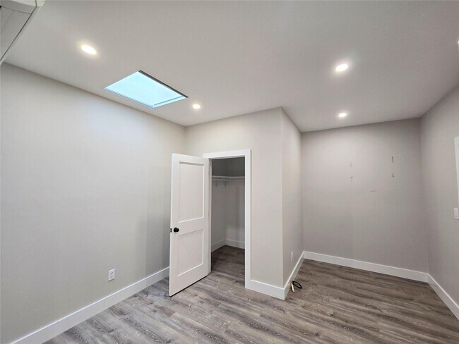Building Photo - 145 Jericho Tpke