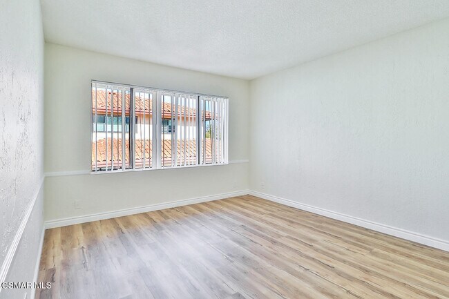 Building Photo - 4082 Avenida Verano