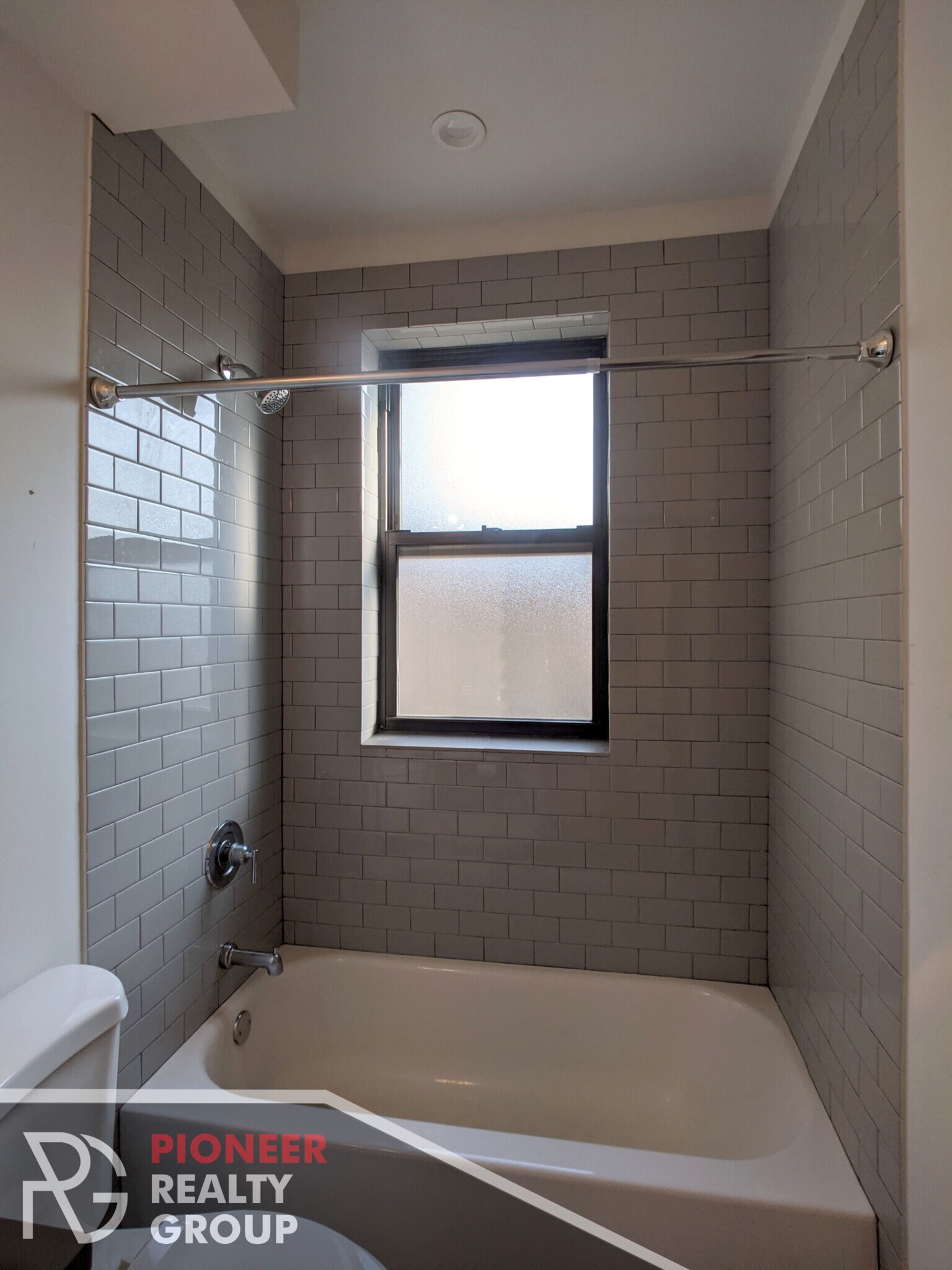 Building Photo - 2205 W Eastwood Ave