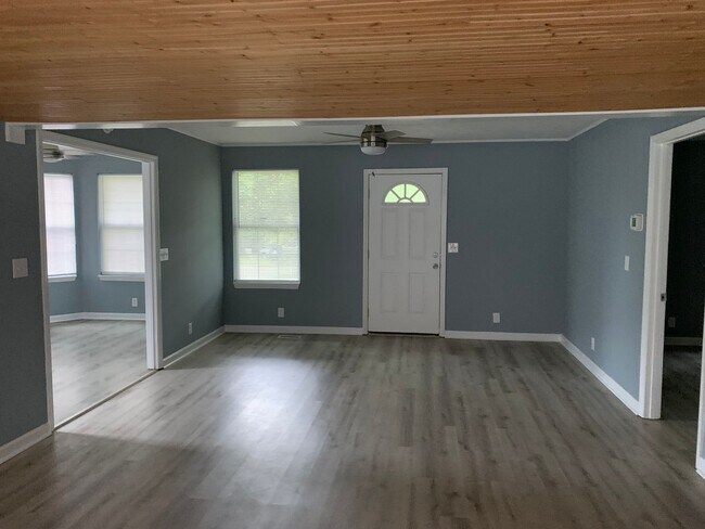 Building Photo - Mount Juliet three bedroom two bath in the...