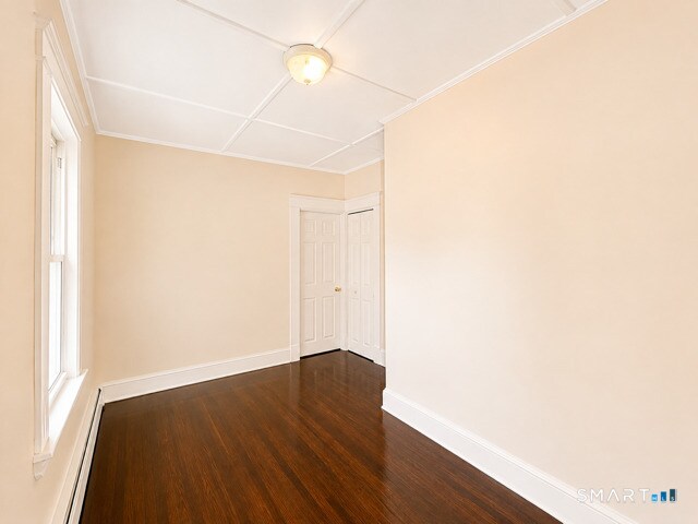 Building Photo - 302 Lakeview Ave