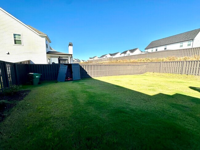 Building Photo - 2987 Rosewood Dr