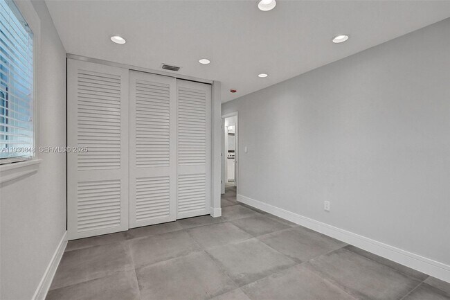 Building Photo - 902 Mandarin Isle