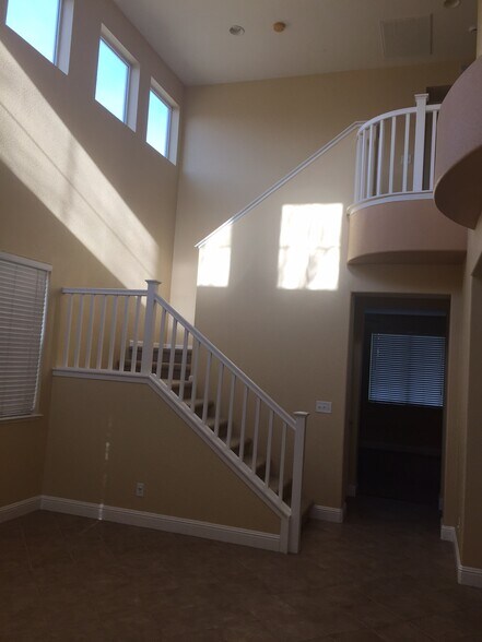 Building Photo - 2141 Buck River St