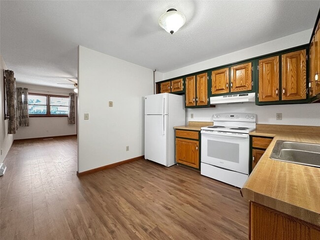 Building Photo - 211 Walnut St