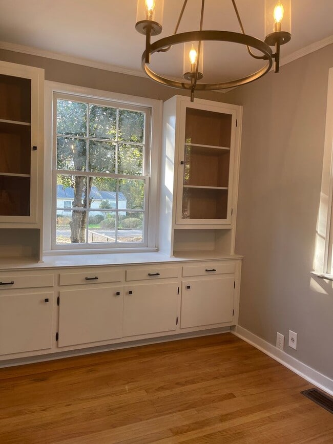 Building Photo - Beautifully renovated Normaltown 3/2 Home with fenced in front yard! Water, trash, and lawncare i...