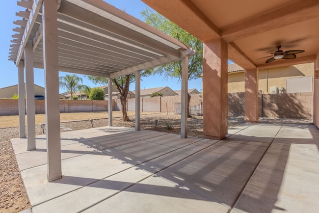 Building Photo - Beautiful home, close to Walmart, Sprouts and much more.