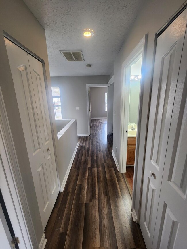 Building Photo - 129 Karen Ct