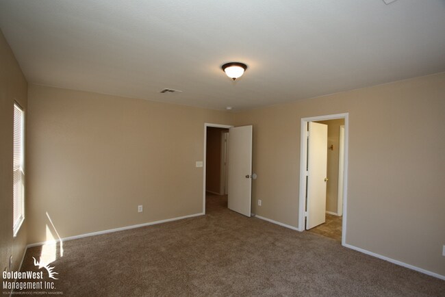 Building Photo - Beautiful Two Story 3Bdm 2.5Ba Home in Nor...