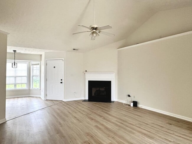 Building Photo - 2517 Forest Lodge Dr