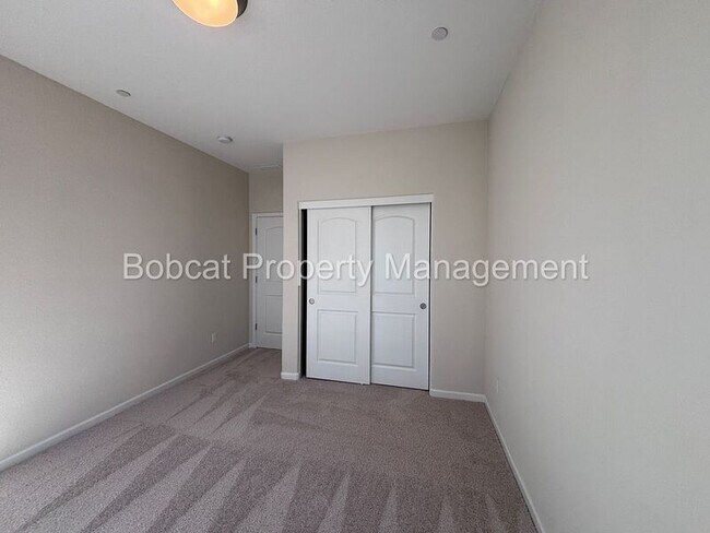 Building Photo - 852 Furlong Dr