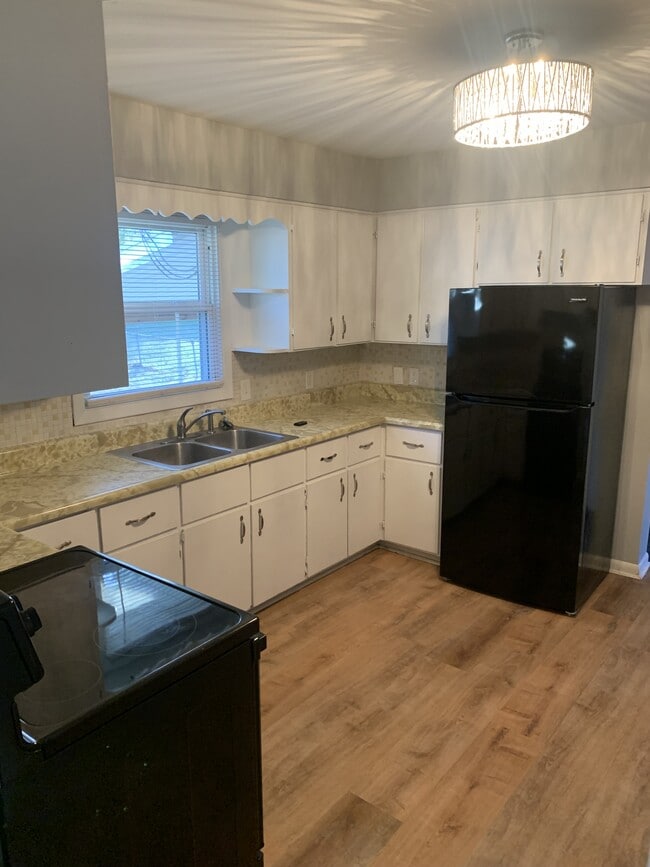 Building Photo - 5623 Sprague St