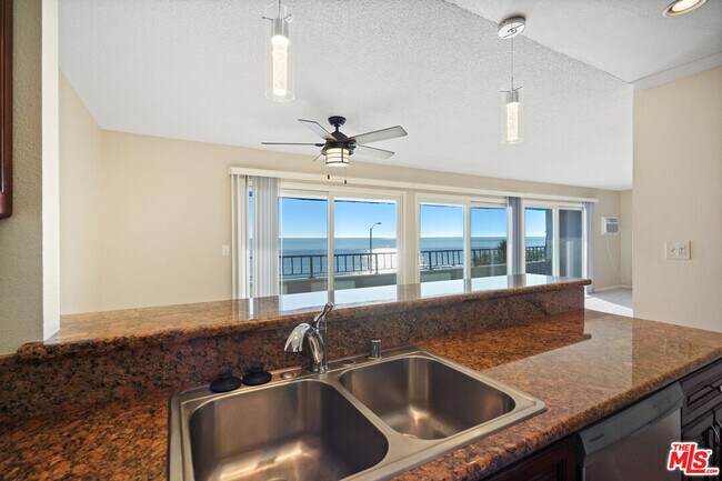 Building Photo - 18000 Coastline Dr