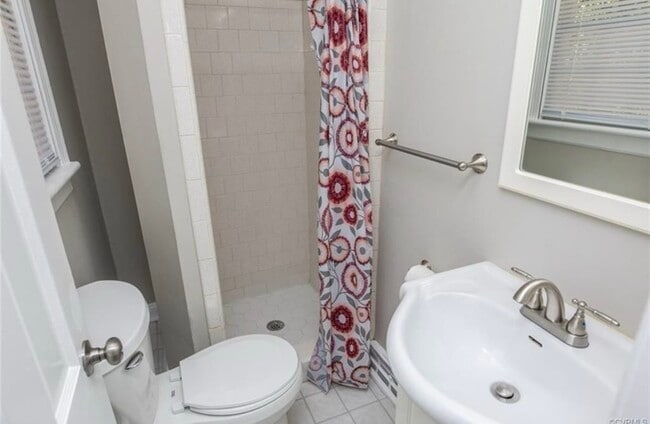 Building Photo - 10210 Hollyberry Dr