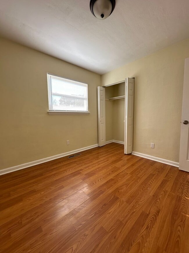 Building Photo - Malibu-4 Bedroom 2 Bath Single Family home