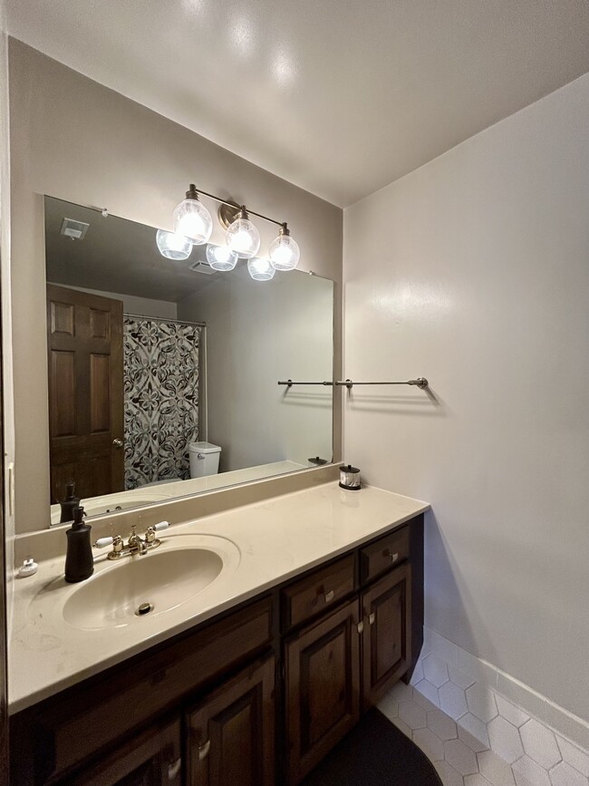 Building Photo - 805 De La Fayette Ct