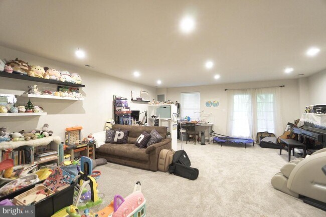 Building Photo - 202 Bamboo Dr