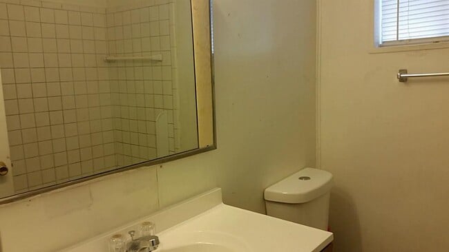 Building Photo - 5519 Mendota Ln