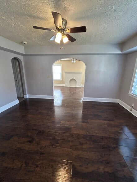 Building Photo - 1802 Lawn Ave