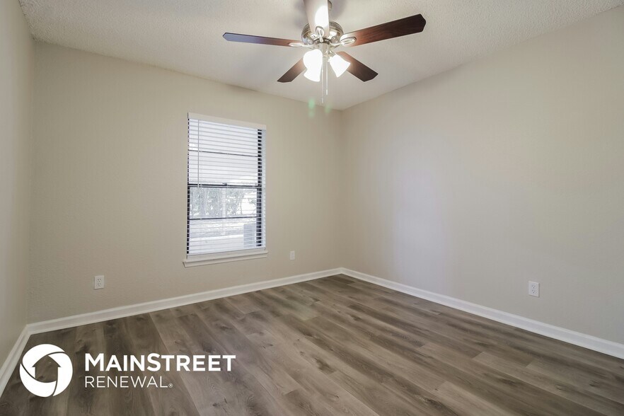 Building Photo - 1421 W Orion Cir