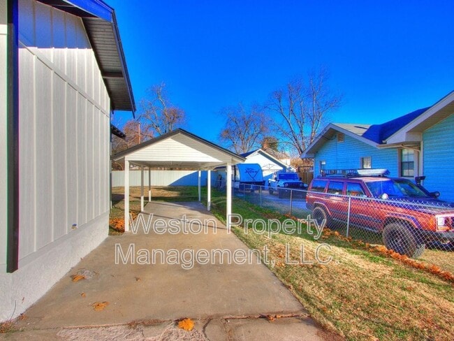 Building Photo - 721 N Louisa Ave