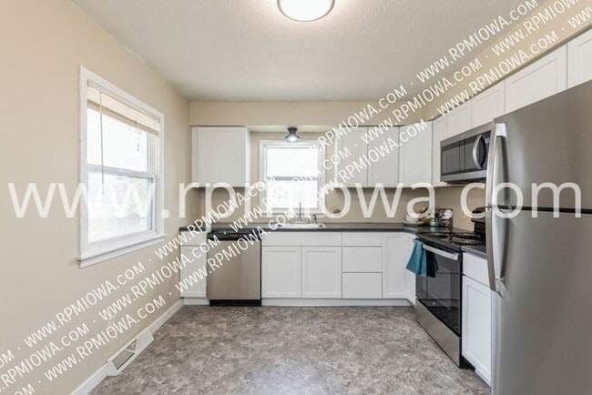 Building Photo - 1402 Linden Dr