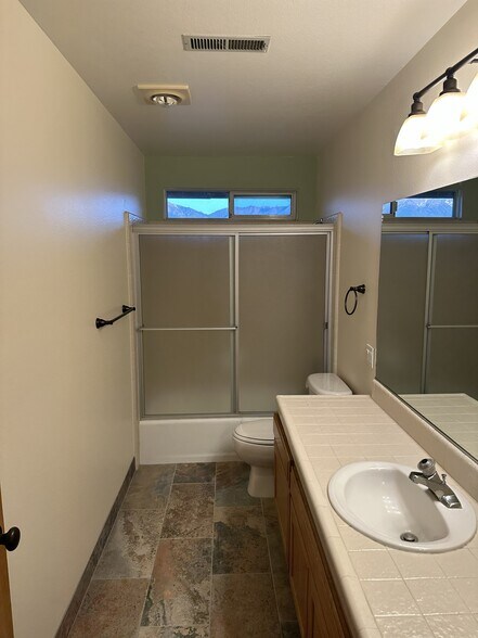 Building Photo - 1631 Shoshone Dr